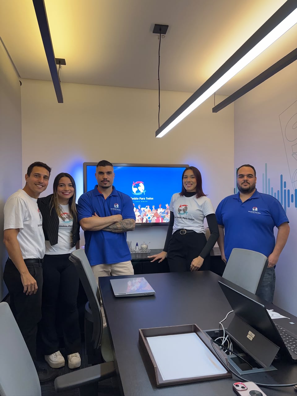 Equipe da Intercâmbio Para Todos reunida